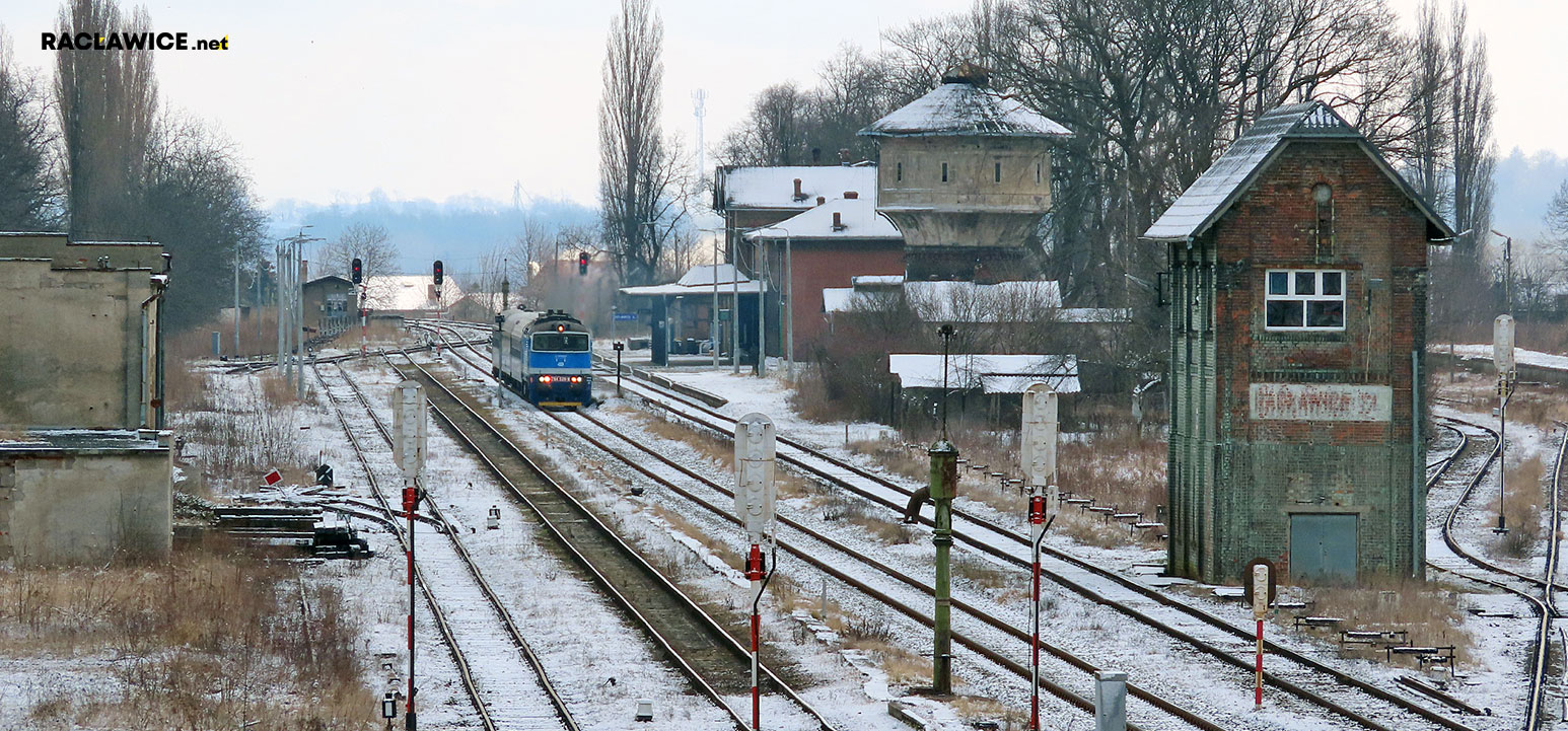 Pociąg Intercity w Racławicach Śląskich